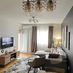 Wh - Urban Nest Point Lägenhet Podgorica