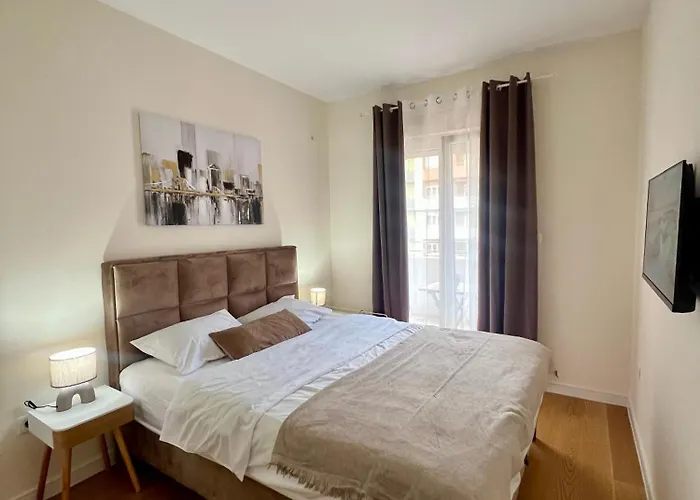 Wh - Urban Nest Point *